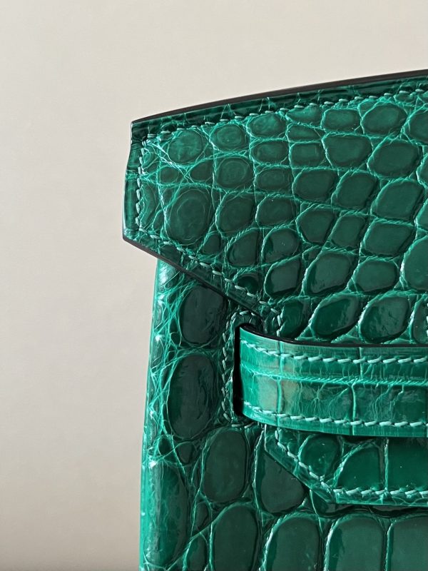 Birkin 35 Shiny Niloticus Crocodile Vert Emeraude 6Q Gold Hardware - Image 5