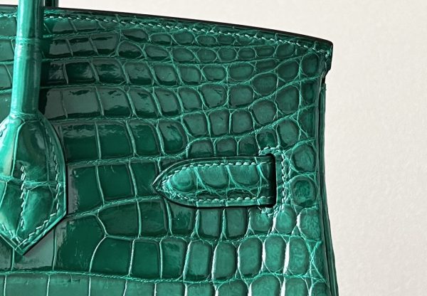 Birkin 35 Shiny Niloticus Crocodile Vert Emeraude 6Q Gold Hardware - Image 6