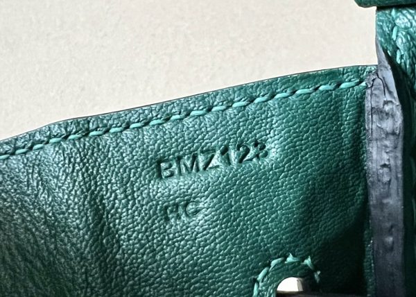 Birkin 35 Shiny Niloticus Crocodile Vert Emeraude 6Q Gold Hardware - Image 8