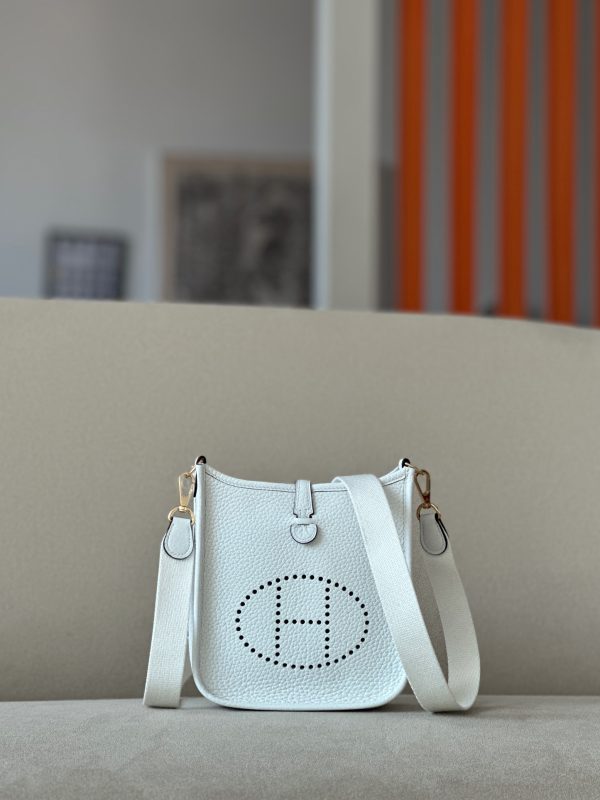 Evelyne TPM Clemence Blanc 01 Gold Hardware