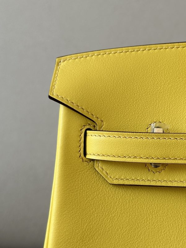 Birkin 25 Swift Jaune De Naples 9O Gold Hardware - Image 4