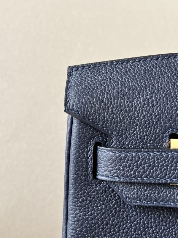 Birkin 30 Togo Bleu Nuit (2Z) Gold Hardware - Image 4