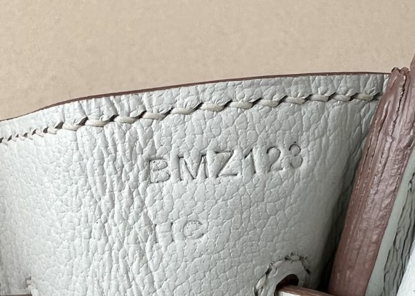 Birkin 30 Ostrich Gris Perle(80) Palladium Hardware - Image 7