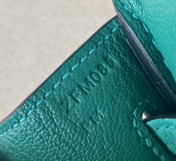 Birkin 25 Ostrich Vert Jade(O6)Gold Hardware - Image 6