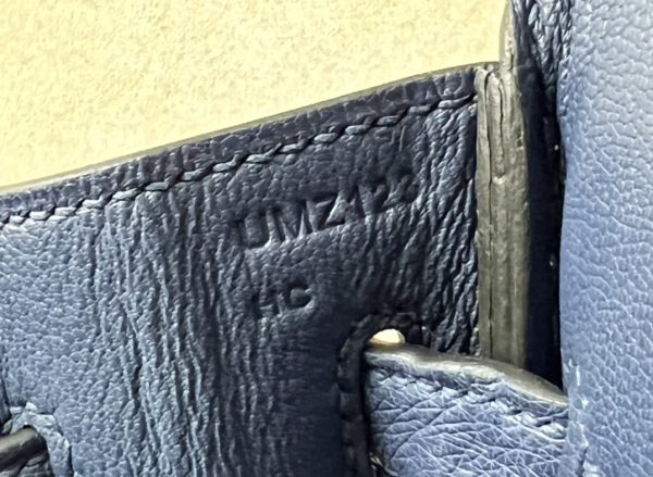Birkin HSS 25 Ostrich Gris Agate(82) and Bleu Iris(77) Gold Hardware - Image 8