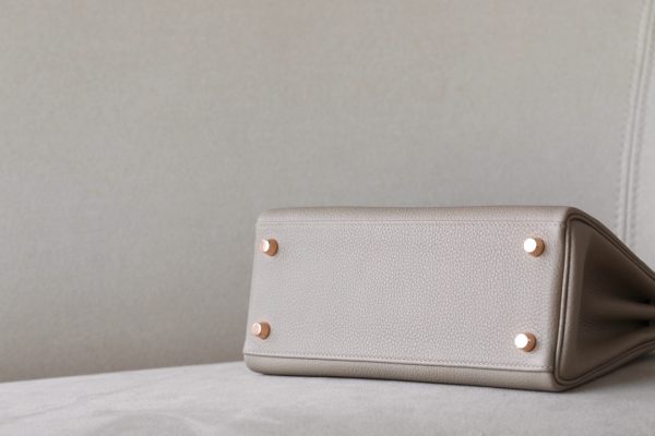 Kelly 25 Togo Gris Tourterelle(81) Rose Gold Hardware - Image 4