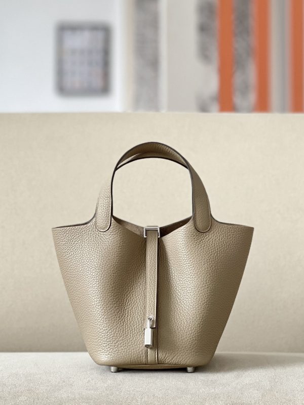 Picotin Lock 18 Clemence  Beige Marfa(8Q) Palladium Hardware