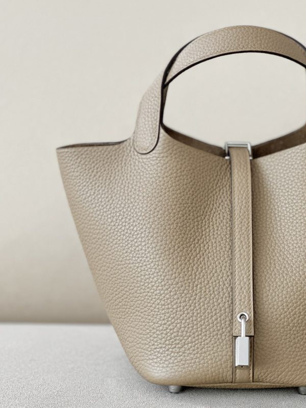 Picotin Lock 18 Clemence  Beige Marfa(8Q) Palladium Hardware - Image 9