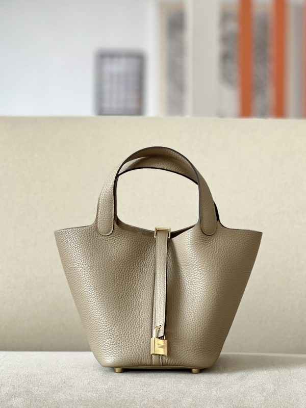 Picotin Lock 18 Clemence  Beige Marfa(8Q) Gold Hardware