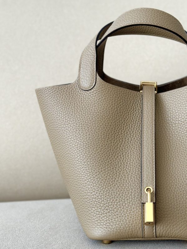 Picotin Lock 18 Clemence  Beige Marfa(8Q) Gold Hardware - Image 11