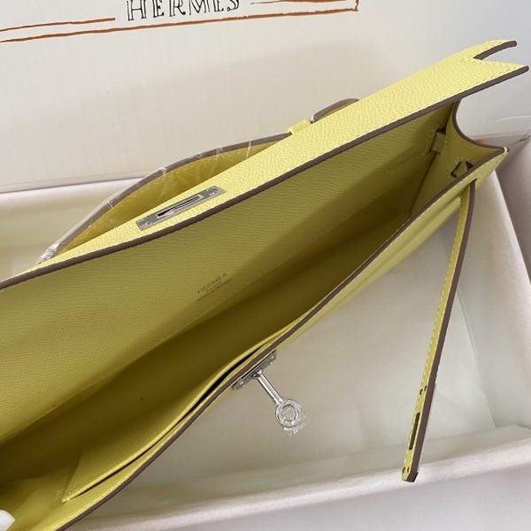 Kelly Cut 31 Epsom Jaune Poussin  (1Z) Palladium Hardware - Image 3