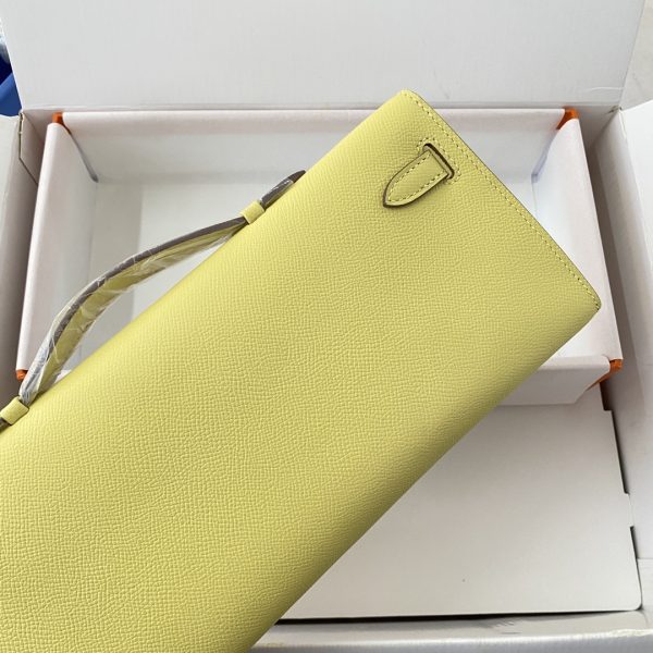 Kelly Cut 31 Epsom Jaune Poussin  (1Z) Gold Hardware - Image 5
