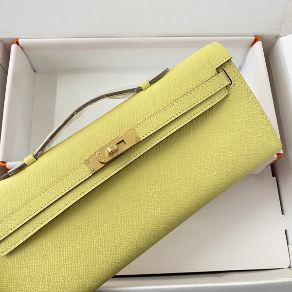 Kelly Cut 31 Epsom Jaune Poussin  (1Z) Gold Hardware - Image 4
