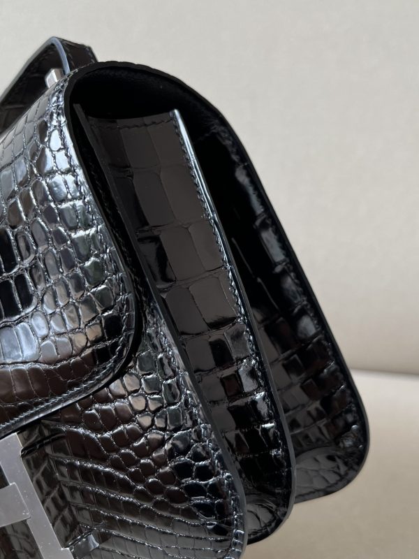 Constance 19 Shiny Alligator Nior  (89) Gold Hardware - Image 9