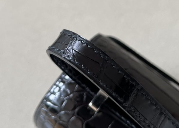 Constance 19 Shiny Alligator Nior  (89) Gold Hardware - Image 7