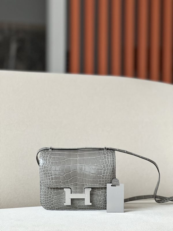 Constance 19 Shiny Alligator Gris Tourterelle (81) Palladium Hardware