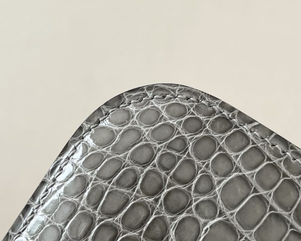 Constance 19 Shiny Alligator Gris Tourterelle (81) Palladium Hardware - Image 9