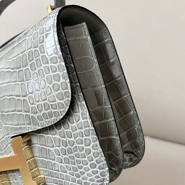 Constance 19 Shiny Alligator Gris Tourterelle (81) Gold Hardware - Image 10