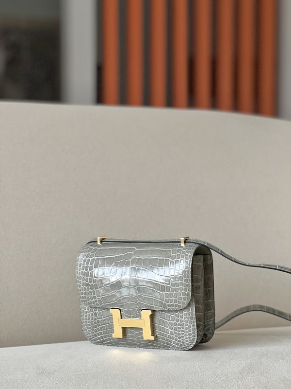 Constance 19 Shiny Alligator Gris Tourterelle (81) Gold Hardware - Image 2