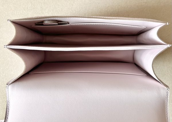 Constance 19 Matte Alligator Mauve Pale (09) Palladium Hardware - Image 4