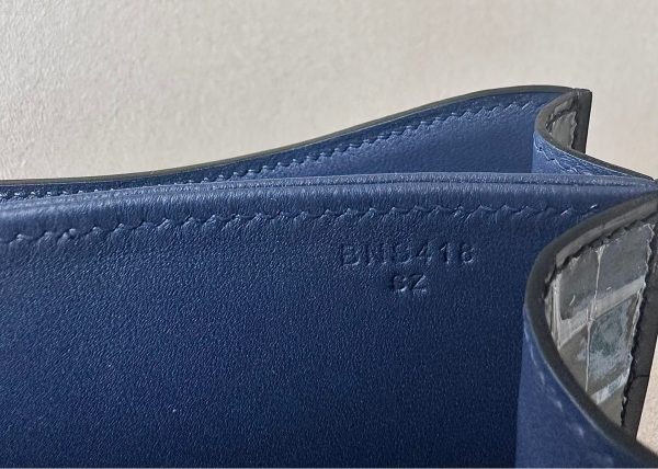Constance 19 HSS Matte Alligator Bleu Baltique (8X),Nior(89) And Vert Rousseau(V0) Crocs Hardware - Image 6