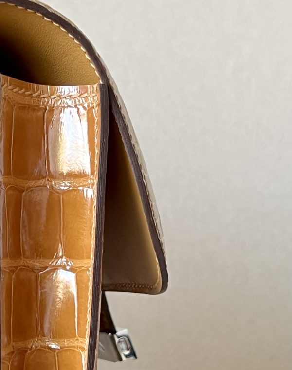 Constance 19 HSS Matte Alligator Caremel (28),Beige Sable(1I)  And Vert Cactus(1L)  Crocs Hardware - Image 10