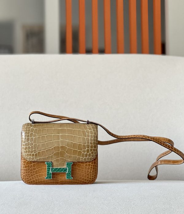 Constance 19 HSS Matte Alligator Caremel (28),Beige Sable(1I)  And Vert Cactus(1L)  Crocs Hardware