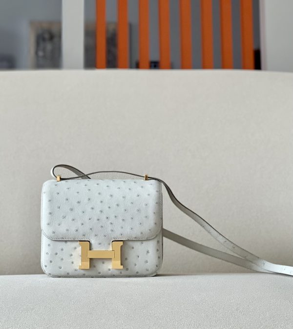 Constance 19 Ostrich Gris Perle (80) Gold Hardware