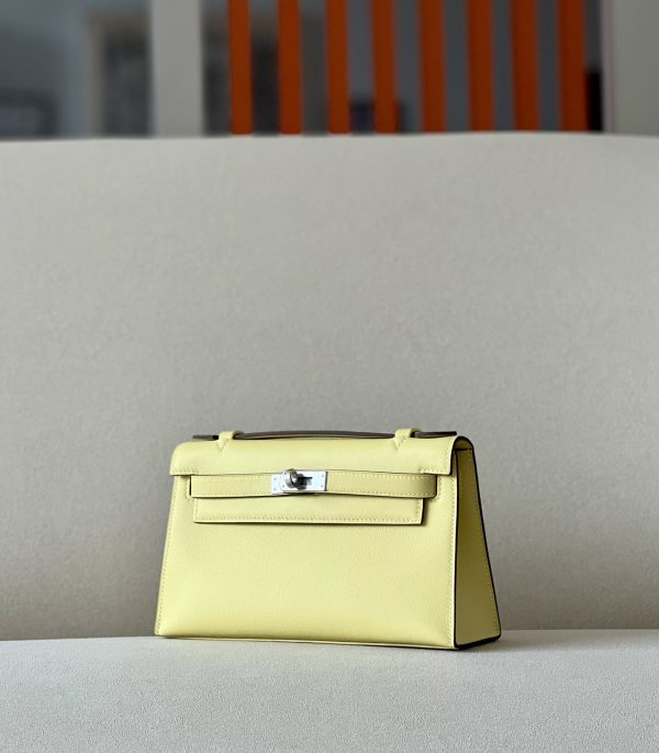 Kelly Pochette Swift Jaune Poussin (1Z) Palladium Hardware - Image 2
