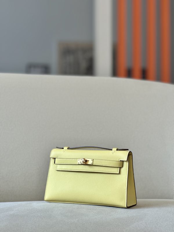 Kelly Pochette Swift Jaune Poussin (1Z) Gold Hardware - Image 2