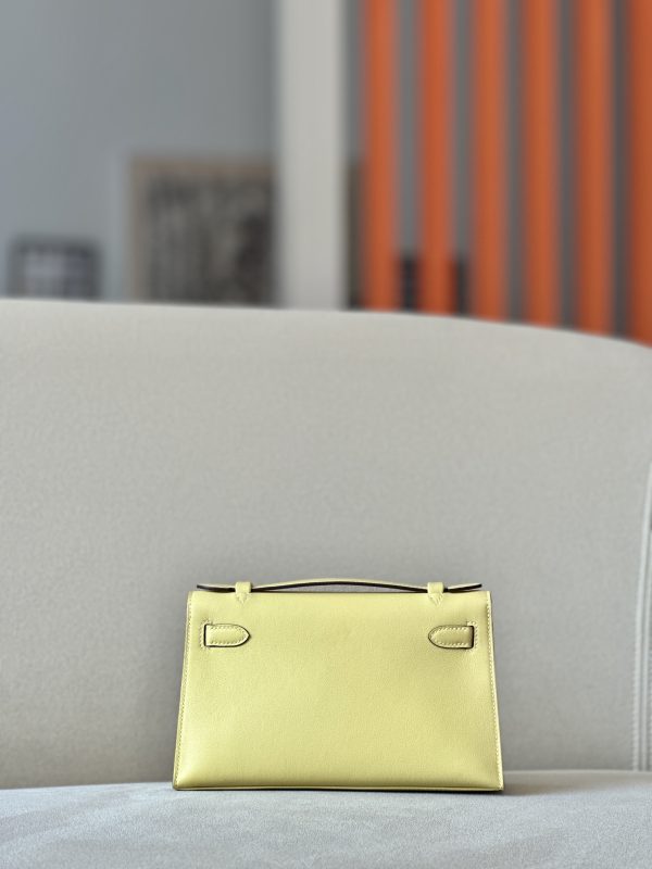 Kelly Pochette Swift Jaune Poussin (1Z) Gold Hardware - Image 3