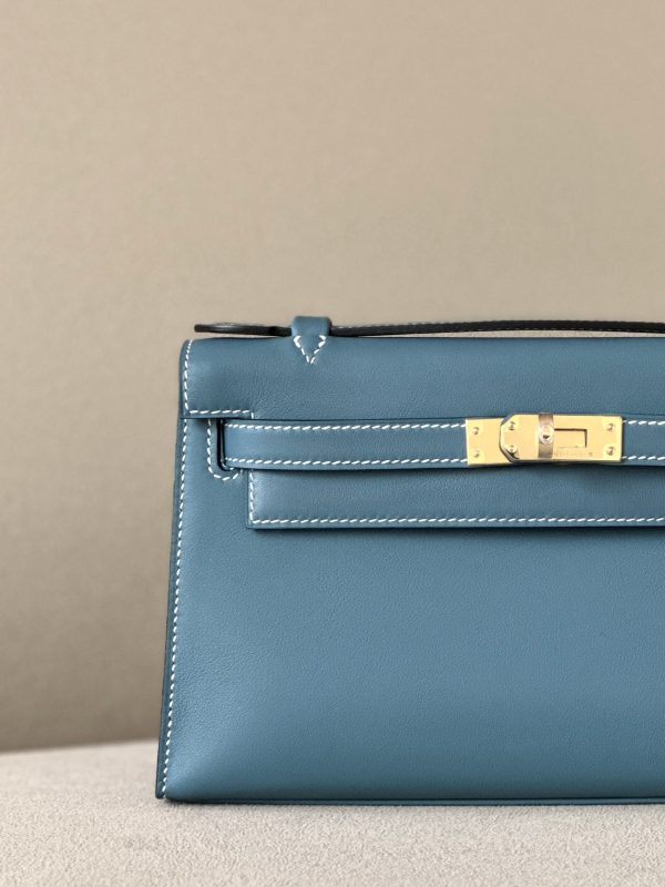 Kelly Pochette Swift New Bleu Jean (D2) Gold Hardware - Image 11