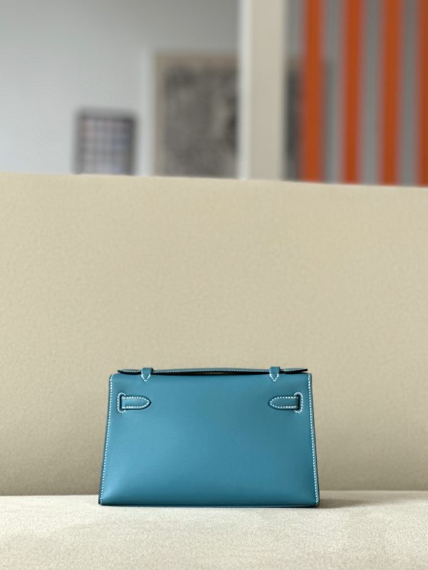Kelly Pochette Swift New Bleu Jean (D2) Gold Hardware - Image 3
