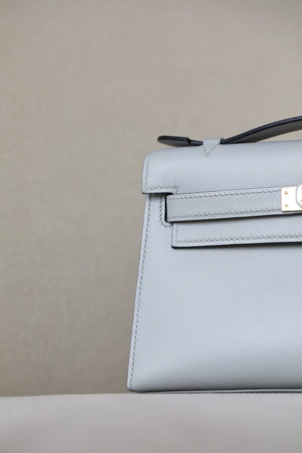 Kelly Pochette Swift Gris Mouette (4Z) Gold Hardware - Image 12