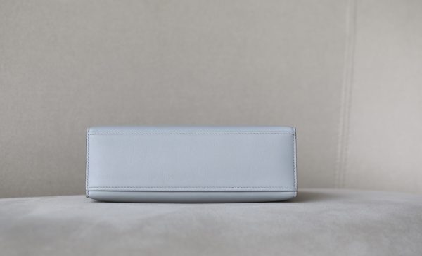 Kelly Pochette Swift Gris Mouette (4Z) Gold Hardware - Image 4