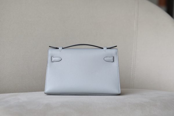 Kelly Pochette Swift Gris Mouette (4Z) Gold Hardware - Image 3
