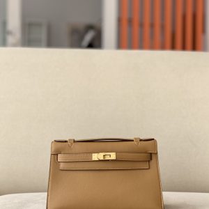 Kelly Pochette Swift Biscuit (4B) Gold Hardware
