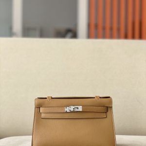 Kelly Pochette Swift Biscuit (4B) Palladium Hardware