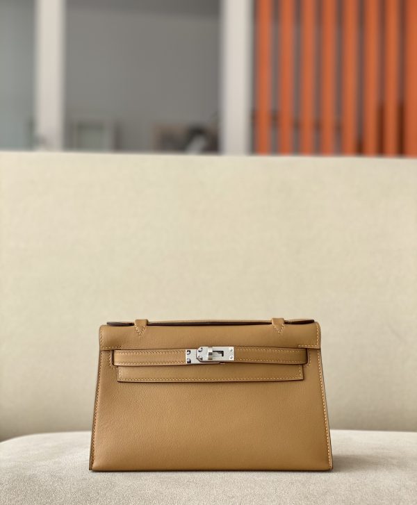 Kelly Pochette Swift Biscuit (4B) Palladium Hardware