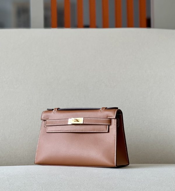 Kelly Pochette Swift Gold (37) Gold Hardware - Image 3