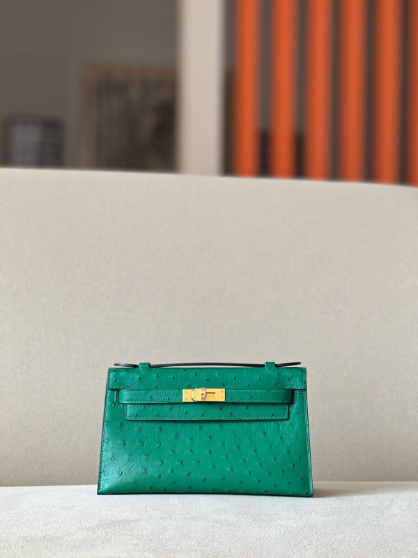 Kelly Pochette Ostrich Vert Vertigo (U4) Gold Hardware
