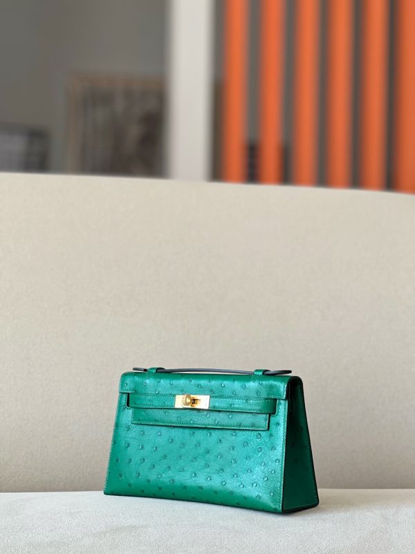 Kelly Pochette Ostrich Vert Vertigo (U4) Gold Hardware - Image 3