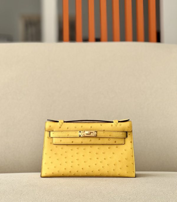 Kelly Pochette Ostrich Jaune Amber (9D) Gold Hardware