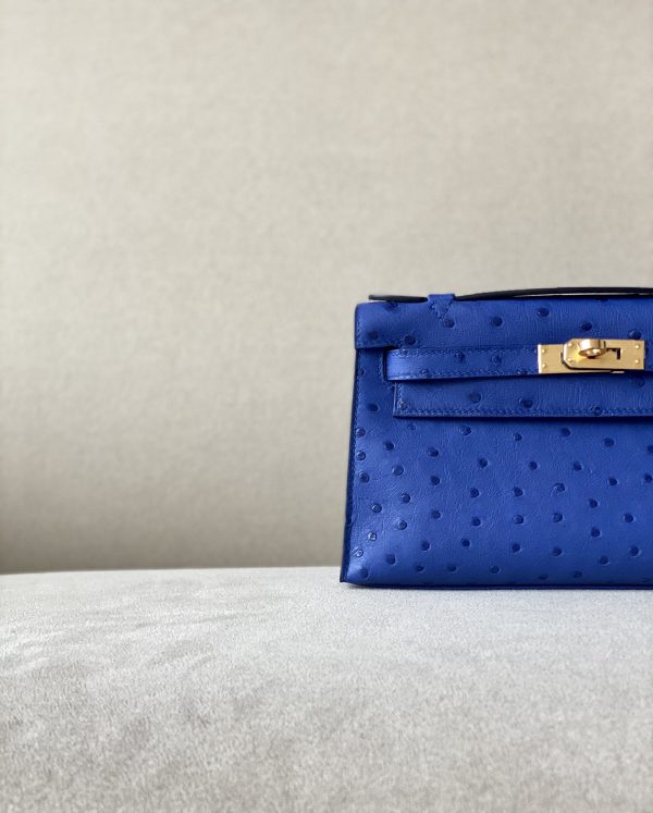 Kelly Pochette Ostrich Bleu Hydra (T7) Gold Hardware - Image 11