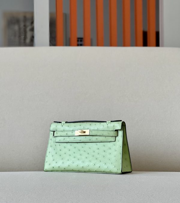 Kelly Pochette Ostrich Granny (K6) Gold Hardware - Image 3