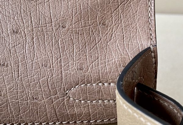 Kelly Pochette Ostrich Gris Tourterelle (81) Gold Hardware - Image 7