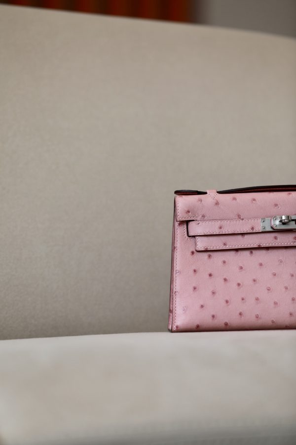 Kelly Pochette Ostrich Rose Sakura (3Q) Palladium Hardware - Image 12