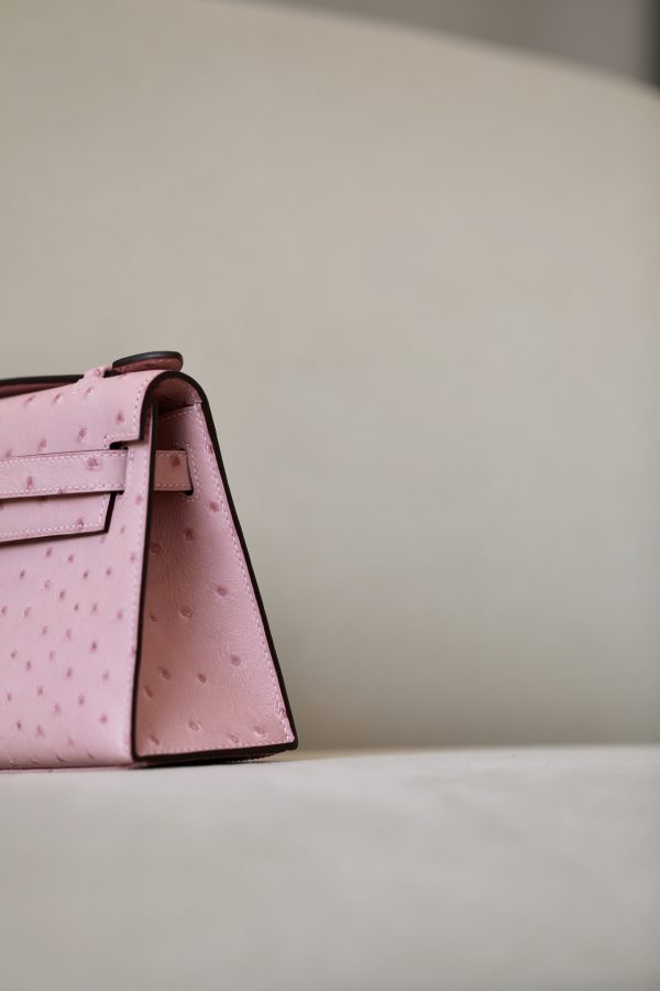 Kelly Pochette Ostrich Rose Sakura (3Q) Palladium Hardware - Image 11