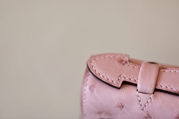 Kelly Pochette Ostrich Rose Sakura (3Q) Palladium Hardware - Image 8