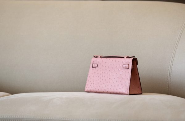 Kelly Pochette Ostrich Rose Sakura (3Q) Palladium Hardware - Image 2